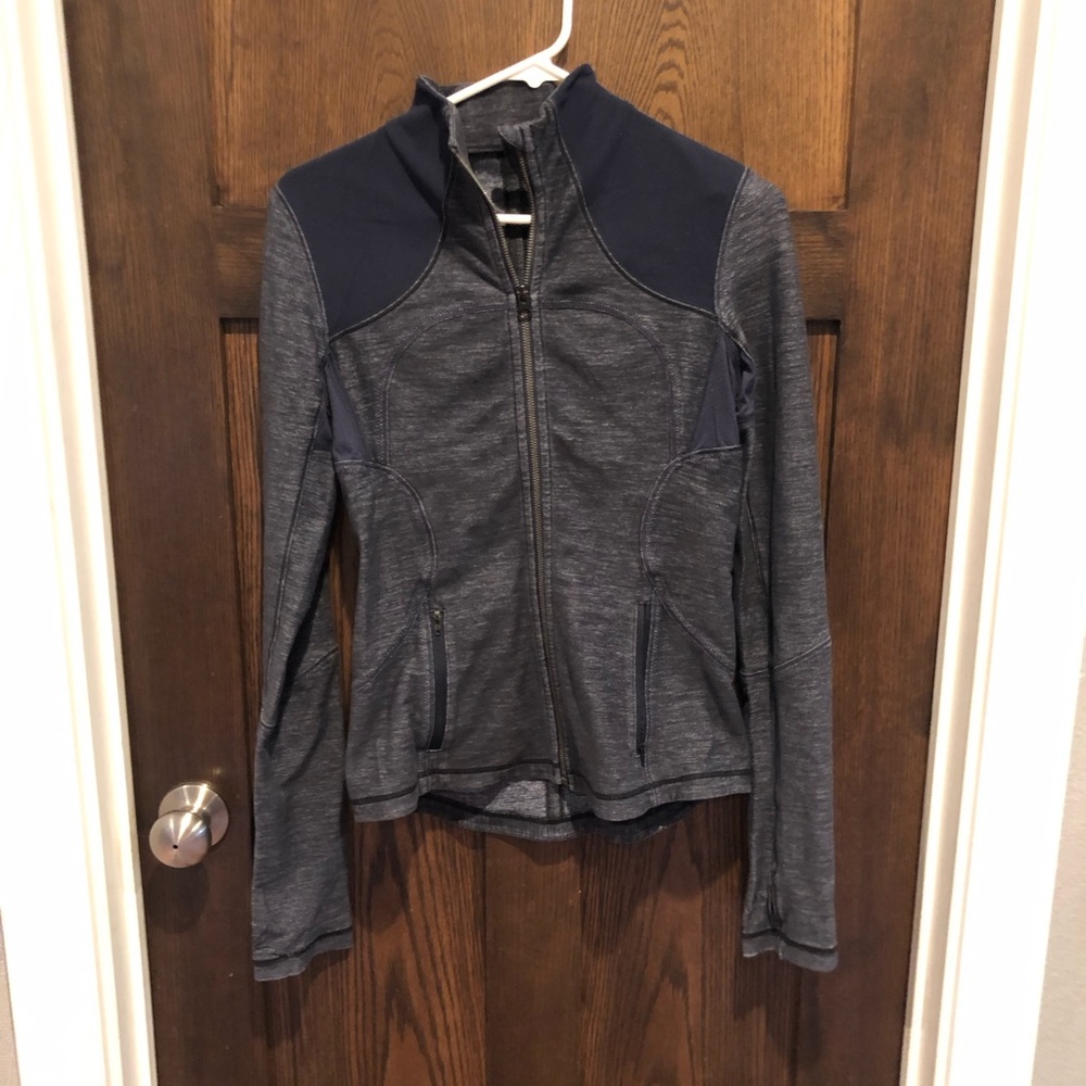 LULULEMON FORME JACKET IN SLUB DENIM BLUE/BLACK SIZE 6